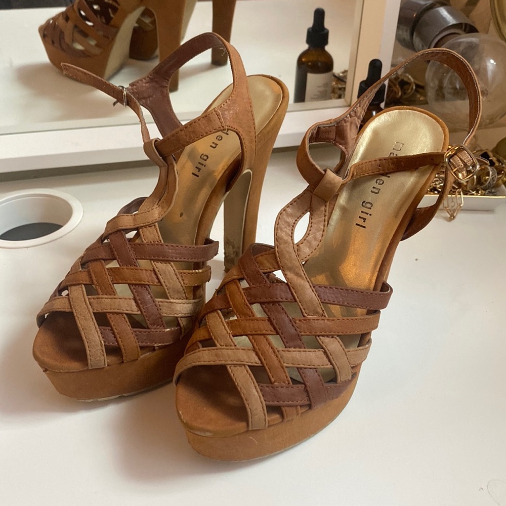 Camel size 6.5 heels